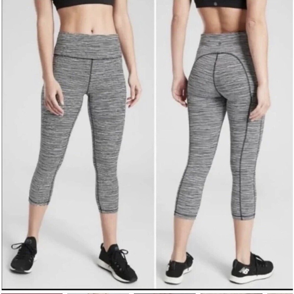 Athleta Women's Ultimate Stash Pocket Capri Leggings Sz XXS Black White Marled